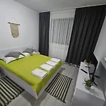 Summer Crib Mamaia-sat *