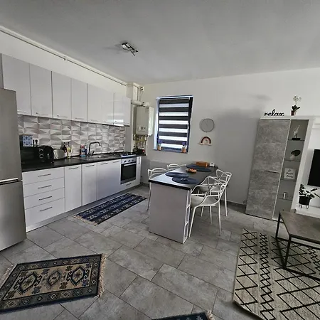 Summer Crib Mamaia-sat Apartment
