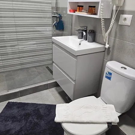 Summer Crib Mamaia-sat Apartment